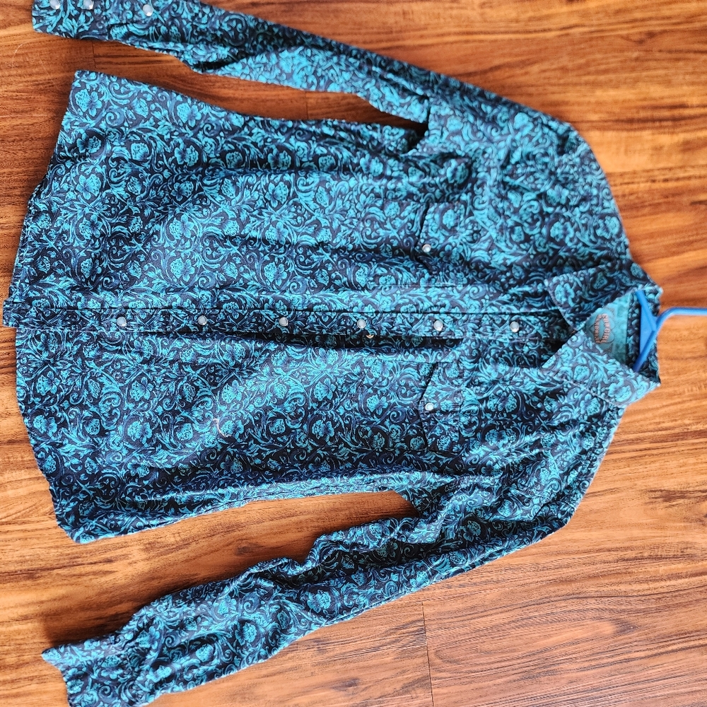 Cowgirl hardware snap button down blue paisley shirt